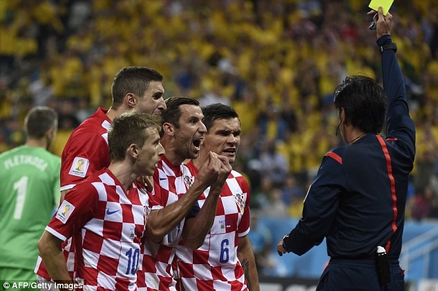
	
	Các cầu thủ Croatia phản ứng dữ dội