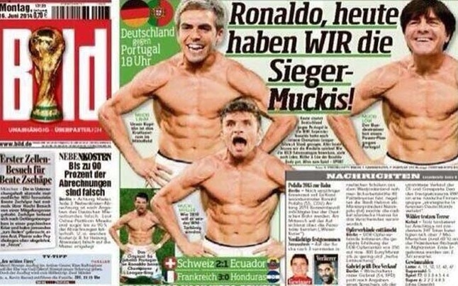 
	
	Màn cởi áo của Ronaldo bị người Đức chế lại trên báo của mình