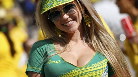 
	
	Nụ cười rạng rỡ của CĐV nước chủ nhà Brazil