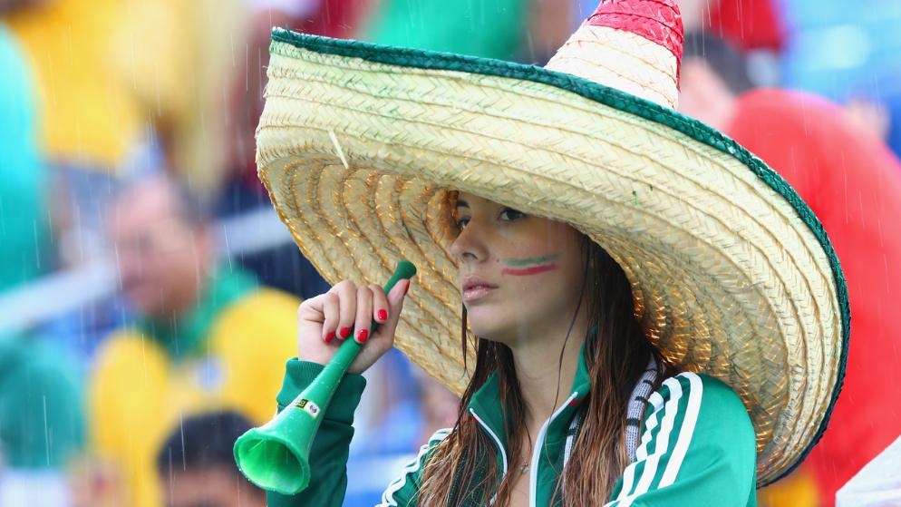 
	
	Chiếc nón rộng vành đặc trưng của CĐV Mexico