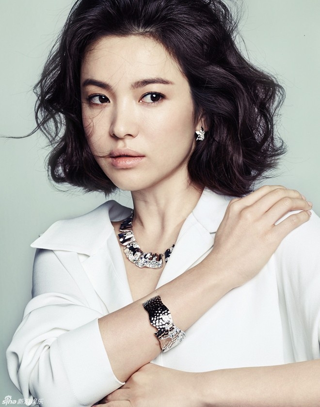 
	
	4 năm trở lại đây, Song Hye Kyo dành nhiều nỗ lực để mở rộng hoạt động ở Trung Quốc và chỉ mới giải tỏa cơn khát cho người hâm mộ ở quê nhà bằng bộ phim That Winter The Wind Blows hồi năm ngoái.