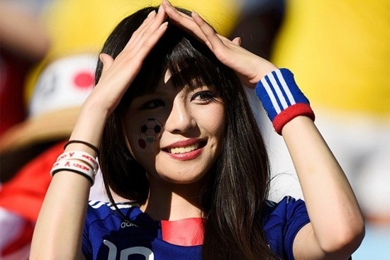 
	
	Bóng hồng Honduras cuồng nhiệt cổ vũ đội nhà.
	Nét đẹp châu Á khó quên của fan nữ Nhật Bản.