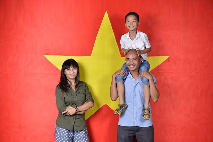 Tiếp nối Hà Nội, giới trẻ Sài Gòn háo hức tham gia chụp ảnh với cờ Tổ Quốc