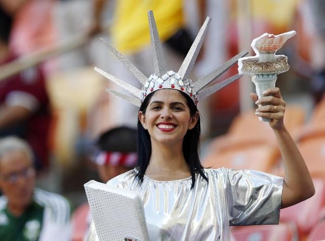 
	
	“Nữ thần tự do” cũng đến “tiếp thêm sức mạnh” cho đội tuyển Mỹ trong trận gặp Bồ Đào Nha ở Arena da Amazonia (Manaus).
