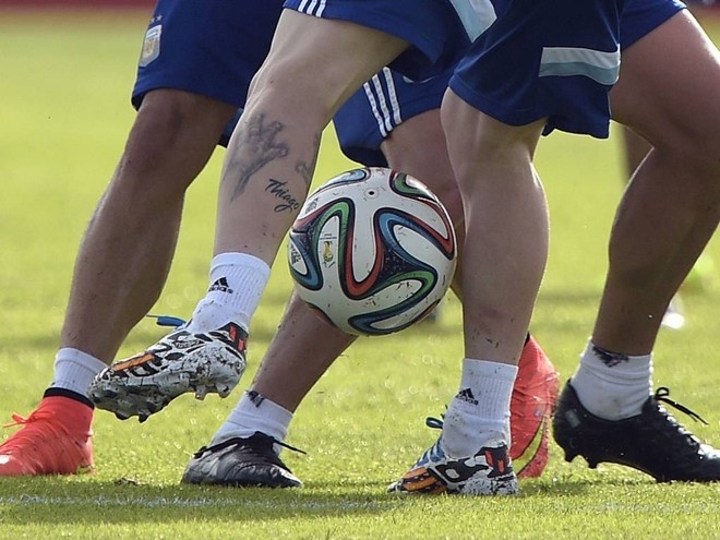 Tìm hiểu hình xăm trên chân Messi đẳng cấp và nổi bật