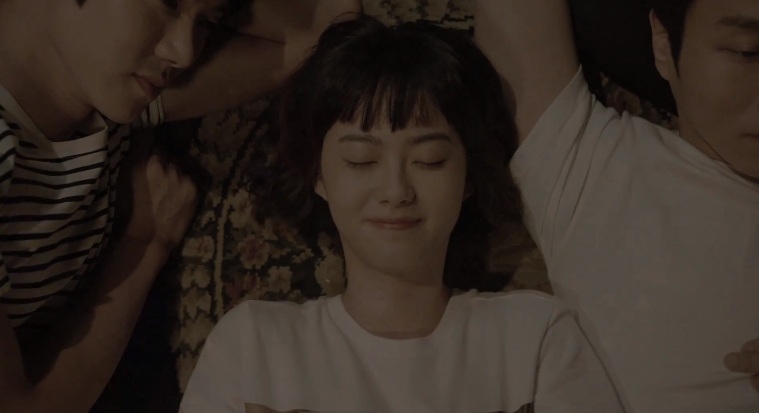 
	
	Go Ara (từng tham gia Reply 1994, You're All Surround,...)
