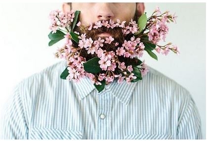 Các chàng trai trên thế giới sốt với trào lưu hoa mọc trên râu 