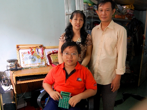 
	
	Mẹ con Hảo ở trọ tại TP HCM, còn ba vẫn dạy vật lý ở Tiền Giang. Ảnh: Khánh Ly