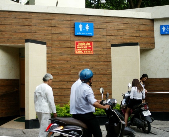 Chuyện dở khóc dở cười tại nhà vệ sinh tiền tỷ ở Sài Gòn