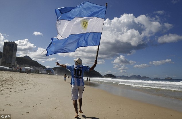 
	
	World Cup kết thúc nhưng có nhiều CĐV Argentina trốn lại tại Brazil