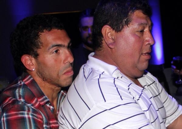 
	
	Tevez và cha anh