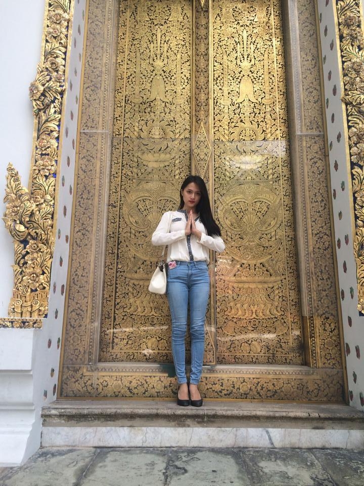
	
	Hương Giang đi tham quan những ngôi chùa nổi tiếng tại Thái Lan. - Tin sao Viet - Tin tuc sao Viet - Scandal sao Viet - Tin tuc cua Sao - Tin cua Sao