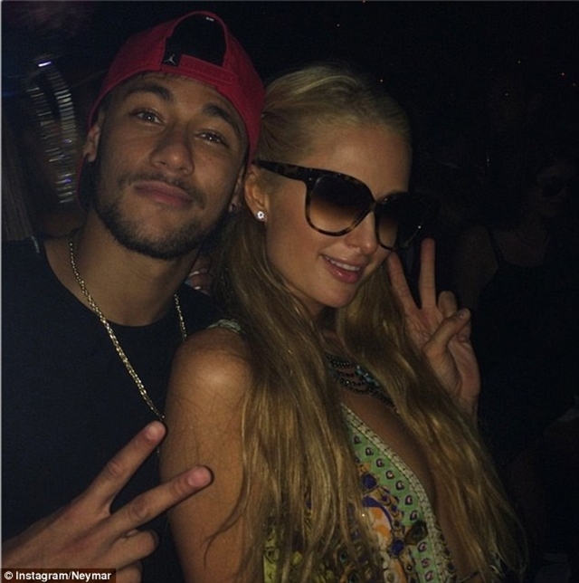 
	
	Neymar bị bắt gặp cặp kè với Paris Hilton