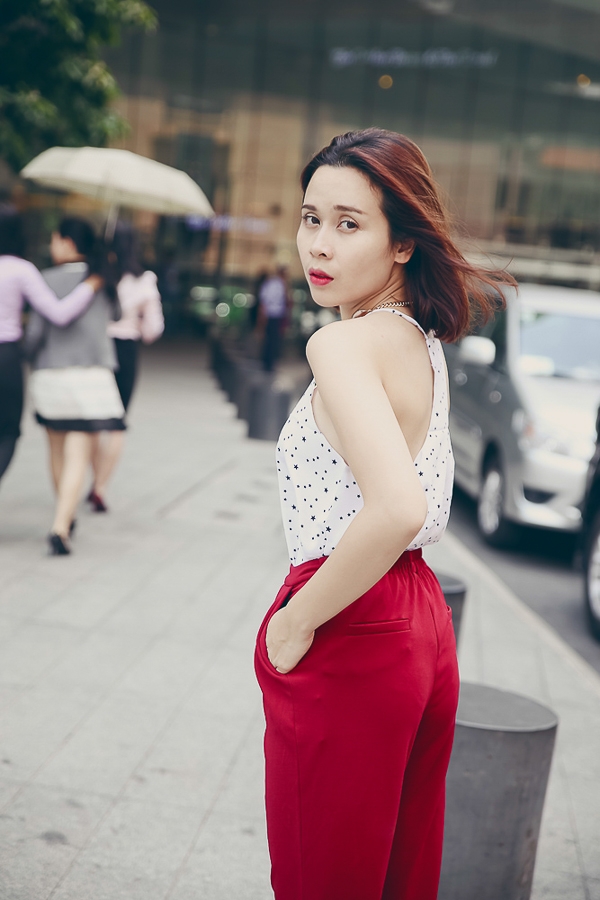 
	
	Trong bộ ảnh mới, Lưu Hương Giang đã một lần nữa khiến nhiều người bất ngờ vì hình ảnh trẻ hóa như thiếu nữ đôi mươi của mình. 