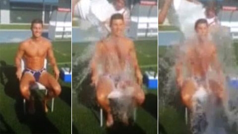 
	
	Cristiano Ronaldo với thử thách Ice Bucket Challenge