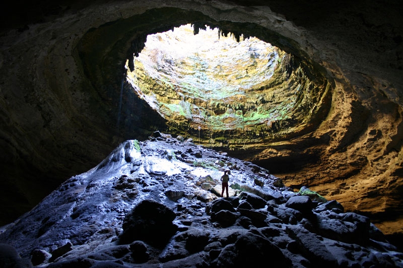 Những miệng hố và hang động kì lạ trên thế giới (Phần 2) 