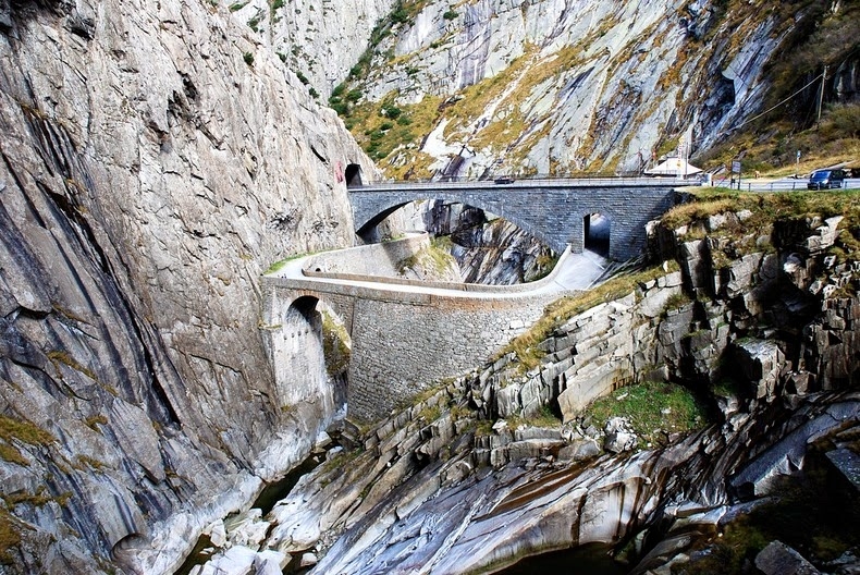 Ngắm "cầu quỷ xây" ở Thụy Sĩ