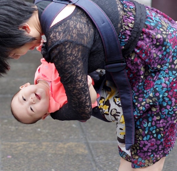 Mẹ Việt cùng con 6 tháng tuổi chu du 13 thành phố trên thế giới