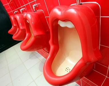"Cười vỡ bụng" với những nhà vệ sinh độc nhất vô nhị