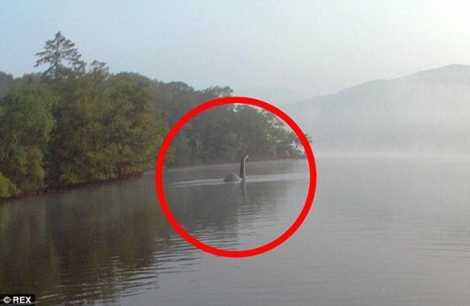 Quái vật hồ Loch Ness bất ngờ xuất hiện trở lại