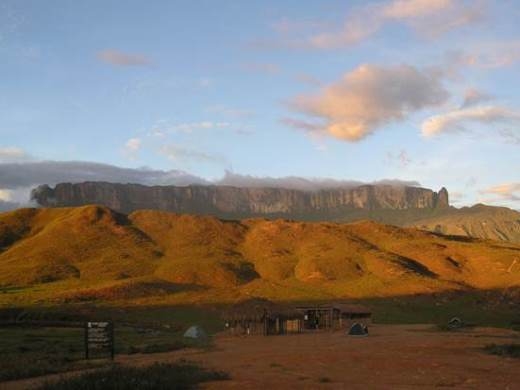 Ghé thăm "thế giới bị mất" núi Roraima