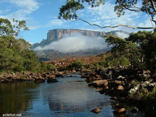 Ghé thăm "thế giới bị mất" núi Roraima