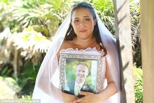 Xót xa cô gái chụp ảnh cưới để tưởng nhớ người yêu đã mất