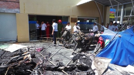 Hỏa hoạn ở Sài Gòn, xe máy và buồng ATM bị thiêu rụi