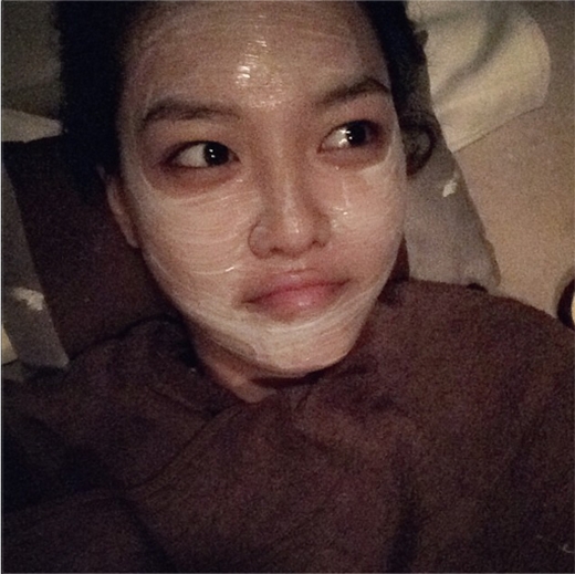
	
	Sooyoung bất ngờ khoe hình đắp mặt nạ khiến fan vô cùng thích thú
