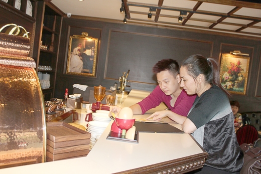 
	
	Ngay sau khi kết thúc buổi diễn, Phi Nhung và Ngô Kiến Huy đã tranh thủ khám phá ẩm thực Đài Loan - Tin sao Viet - Tin tuc sao Viet - Scandal sao Viet - Tin tuc cua Sao - Tin cua Sao