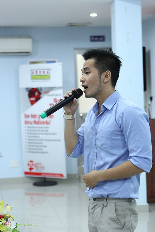 
	
	Với chất giọng đầy cảm xúc, Phạm Hồng Phước làm cả khán phòng lắng đọng qua những giai điệu từ bài hát mà anh gửi đến chương trình.