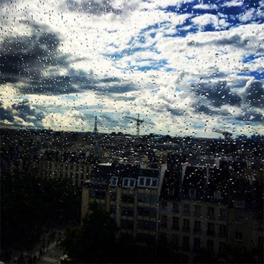 
	
	G-Dragon ghi lại khoảnh khắc mưa tại Paris