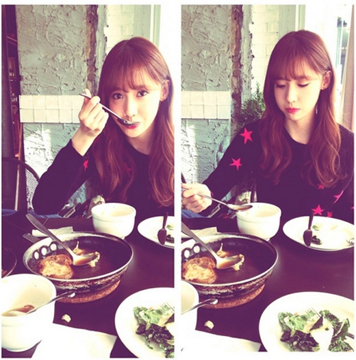 
 
 Tiffany khoe hình đang tận hưởng và thư giãn bữa ăn cùng Yoona