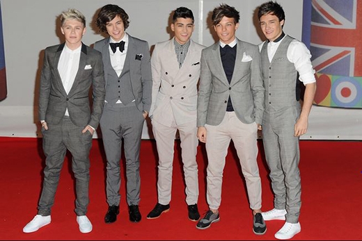 
	
	One Direction tham dự lễ trao giải Brit năm 2012. Họ giành được một giải thưởng cho giải Đĩa đơn hay nhất.