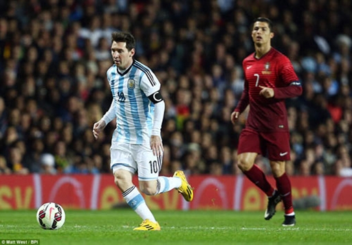 
	
	Ronaldo và Messi bước vào màn thư hùng