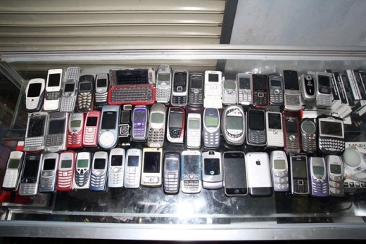
	
	Đây là bộ sưu tập điện thoại của anh Đào Trọng Quân, hiện sống tại Bù Gia Mập, tỉnh Bình Phước. Anh Quân sưu tầm nhiều điện thoại, hầu hết trong số này là Nokia.