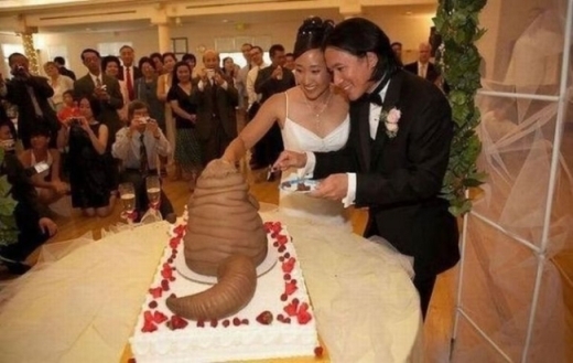 
	
	Chiếc bánh cưới quá ấn tượng