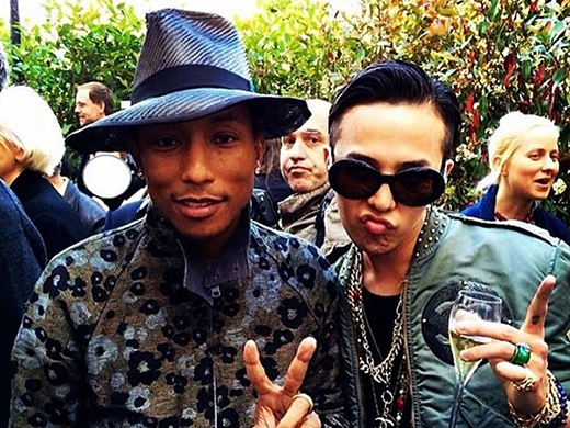 
	
	G-Dragon và nam ca sỹ Pharrell