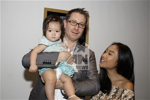 
	
	Đoan Trang hạnh phúc với chồng và cô con gái đầu lòng - Tin sao Viet - Tin tuc sao Viet - Scandal sao Viet - Tin tuc cua Sao - Tin cua Sao