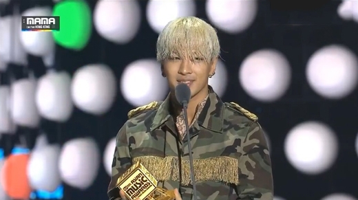 
	
	Taeyang tiếp tục nhân giải thưởng nam nghệ sỹ xuất sắc nhất 2014
