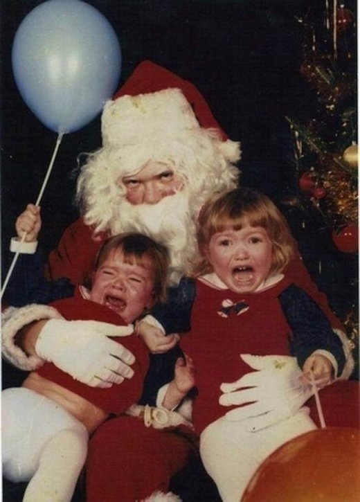 
	
	Ông già Noel khiến trẻ em khóc thét