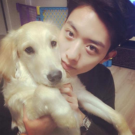 
	
	Jungshin (CN Blue) chia sẻ hình dáng chú cún 'bự con' và chia sẻ: 'Cậu áy cũng là một chú cún. Mọi người nhớ giữ ấm nhé'.