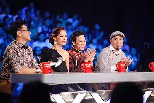 
	
	4 thành viên ban giám khảo: Thành Lộc, Thúy Hạnh, Hoài Linh và Huy Tuấn