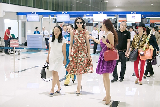 
				
				Hoa hậu Kỳ Duyên có mặt ở sân bay Tân Sơn Nhất - Tp.HCM cùng với bố mẹ và siêu mẫu Thúy Hạnh - Tin sao Viet - Tin tuc sao Viet - Scandal sao Viet - Tin tuc cua Sao - Tin cua Sao