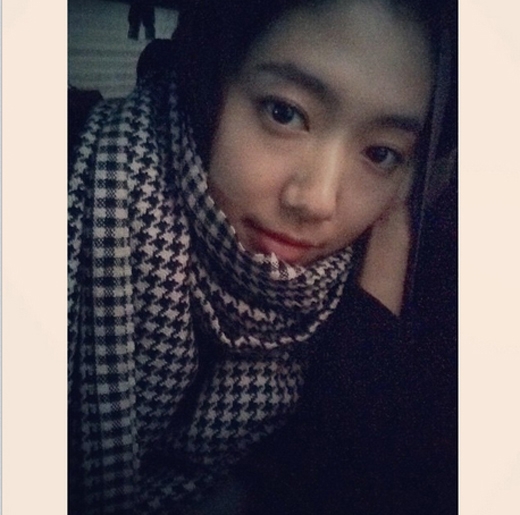 
	
	Park Shin Hye khoe tình tự sướng cực đáng yêu, cô vô cùng thích thú với trời tuyết cùng khăn choàng cổ. 