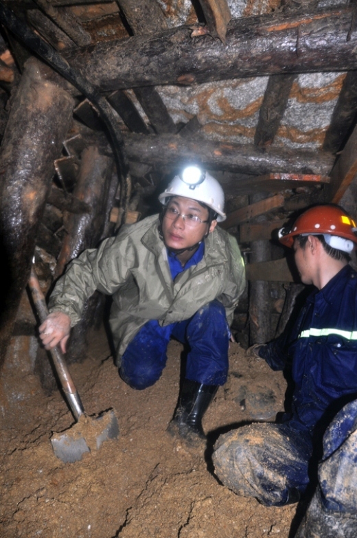 
	
	Ngách hầm được đào vào để giải cứu 12 công nhân. Ảnh: Phước Tuấn