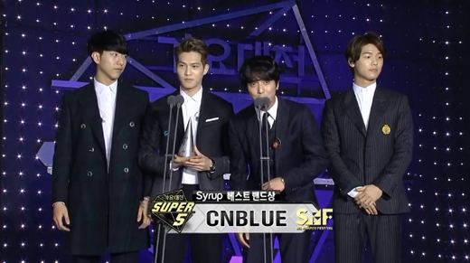 
	
	CN Blue nhận được giải thưởng Ban nhạc xuất sắc nhất  (Best Band)