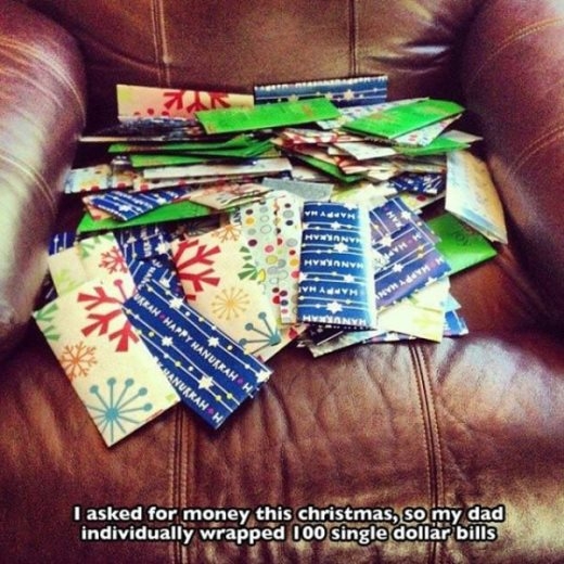 
	
	Một bé gái xin cha tặng tiền cho mình dịp Giáng Sinh và ông bố tinh quái đã gói 100 tờ tiền và tặng cho bé