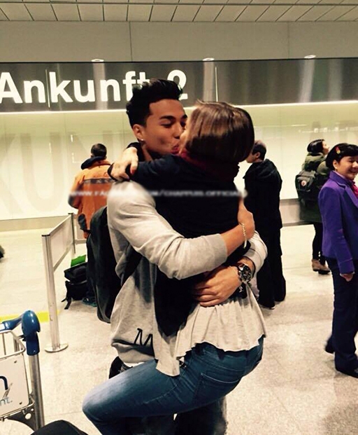 
	
	Charyl và bạn gái hôn nhau đắm đuối ở sân bay Thụy Sỹ.