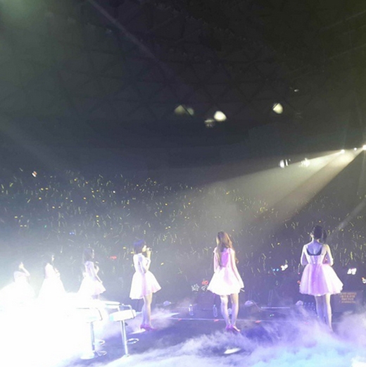 
	
	Hyomin khoe hình T-ara đứng trên sân khấu trong buổi concert tại Thượng Hải. 